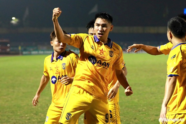 Gia vang bao tin manh hai