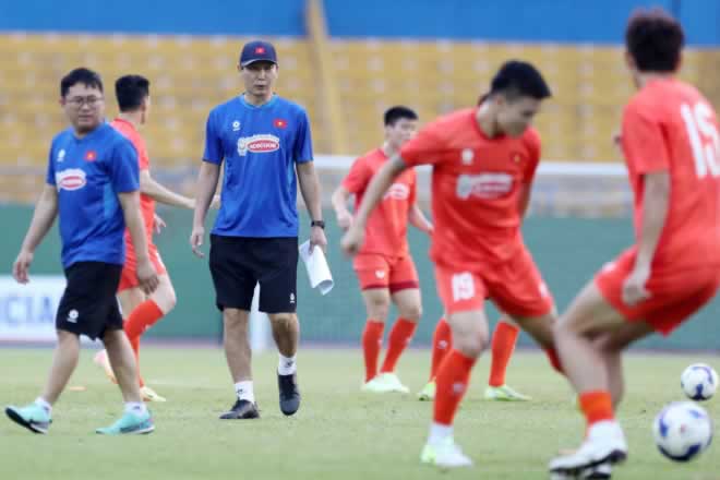 đồ đá banh nữ